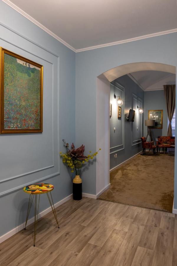 Life Apartment
